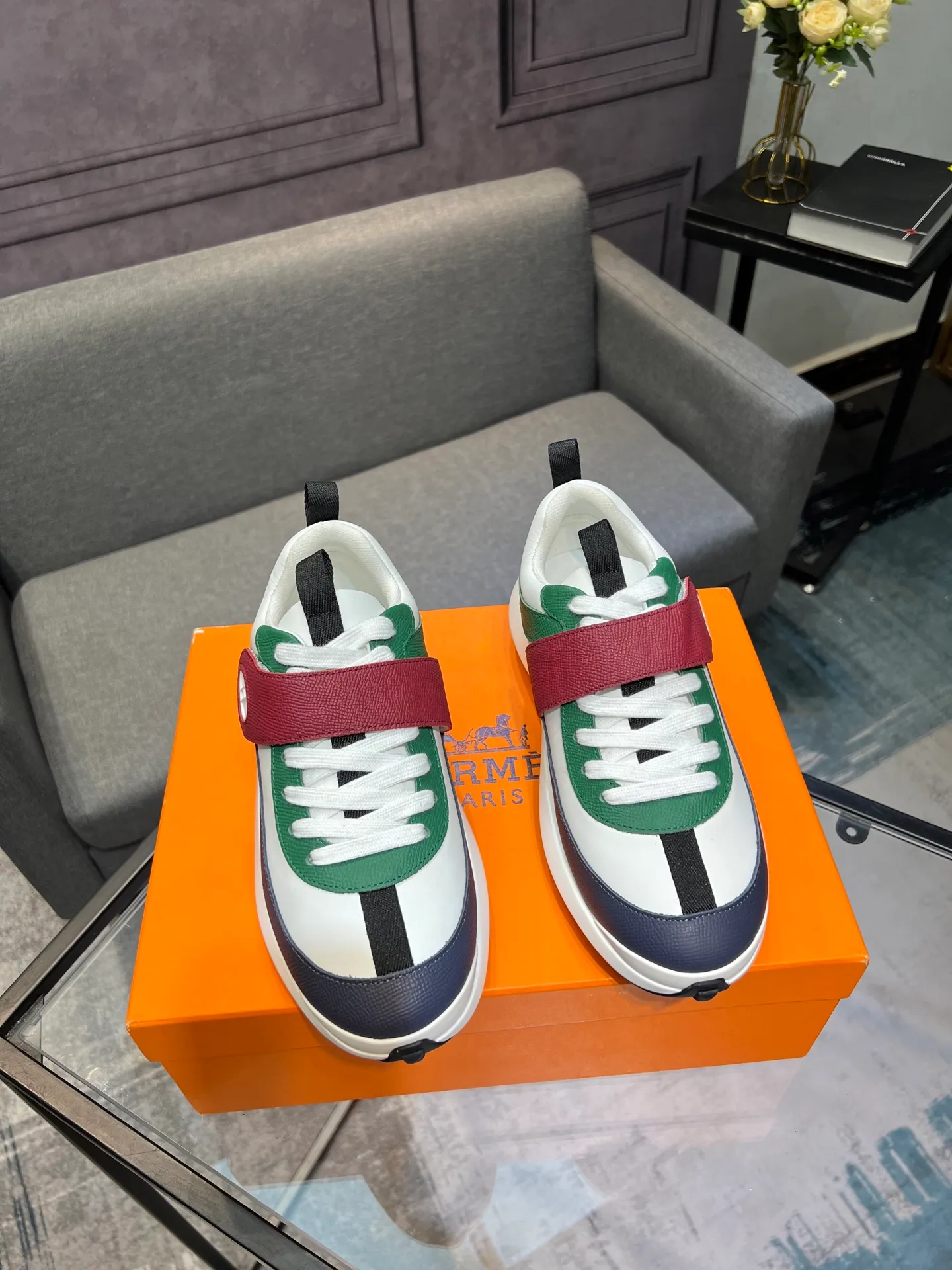 Men's shoes 💰600 Actual photos 🎬 [Hermès] Couple style, official website synchronization Counter quality French Paris catwalk style Simple and classic Imported original fabric Original 1:1 outsole! The highest version on the market! Size: Female 35-41. Male 39-45 (female 41, male 45 customized)